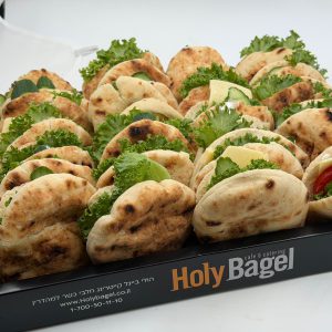 מגש מיני פיתה במגוון מילויים 36 יחידות